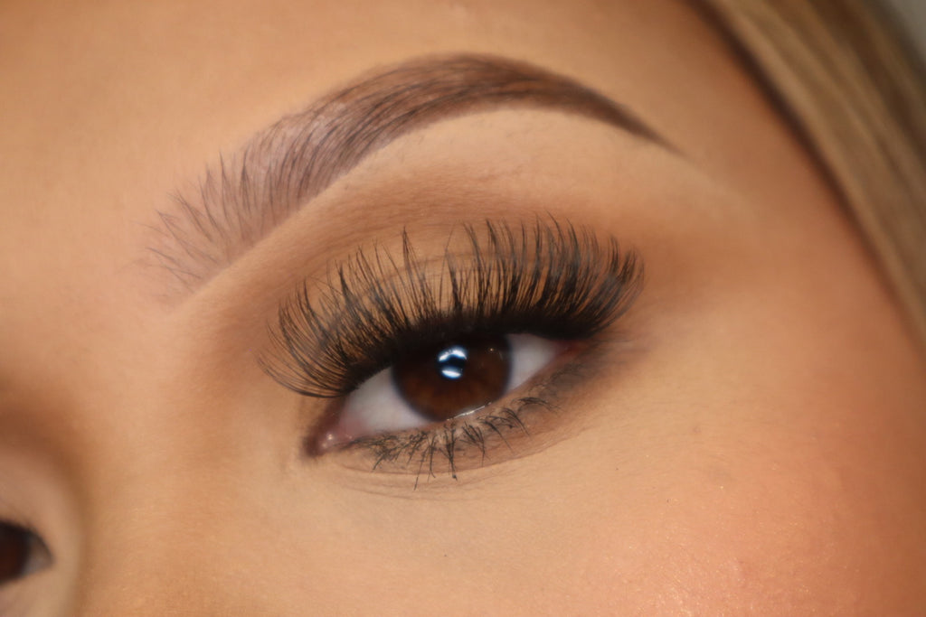 DRAMATIC LONG PRESS ON LASHES