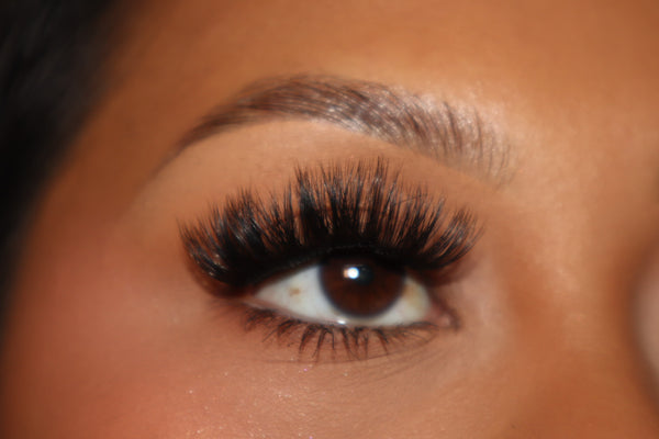 VOLUME XL PRESS ON LASHES