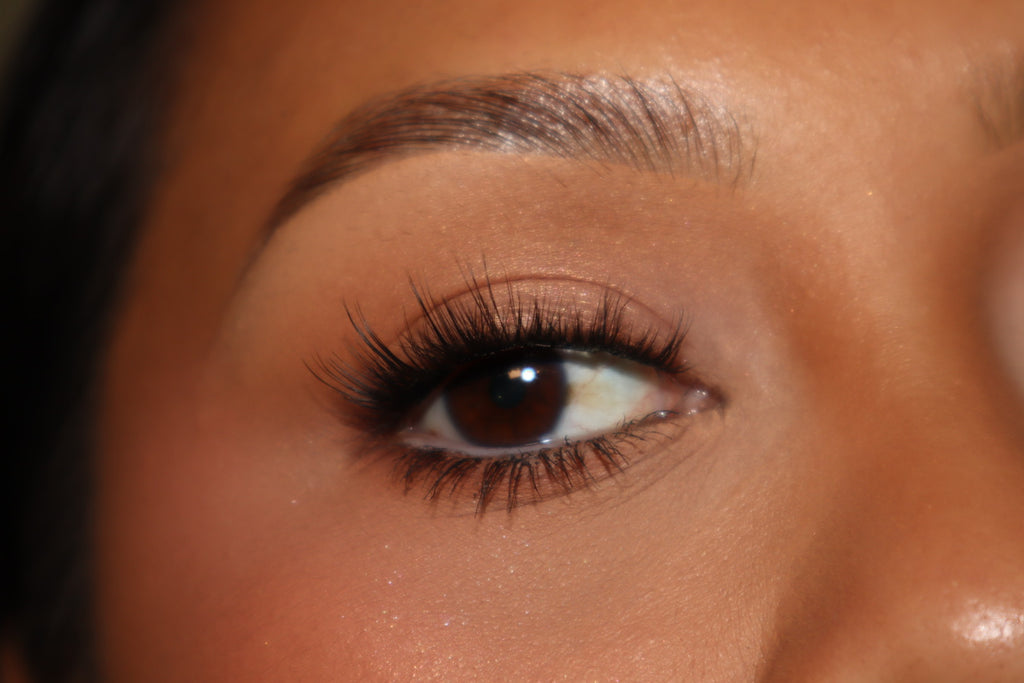 HYBRID SHORT PRESS ON LASHES