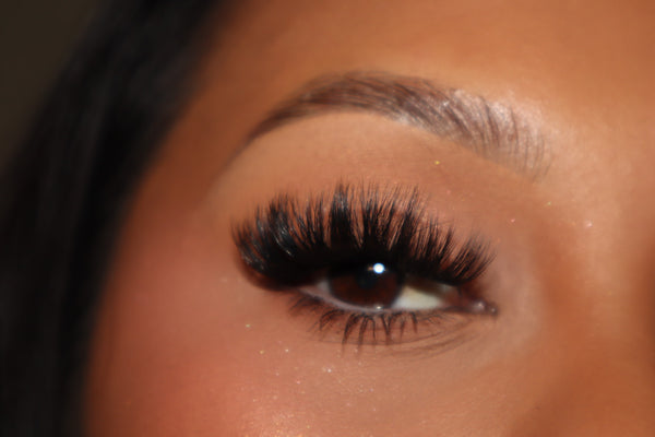 VOLUME LONG PRESS ON LASHES
