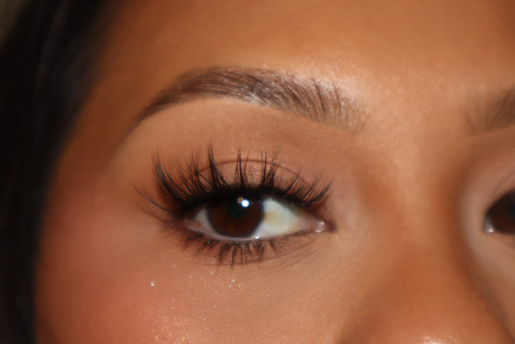 WISPY LONG PRESS ON LASHES