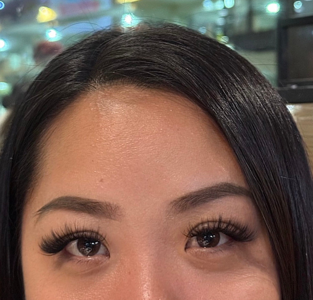 WISPY LONG PRESS ON LASHES